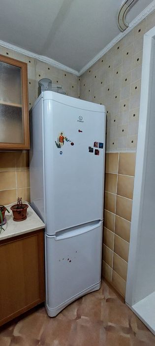 Холодильник Indesit