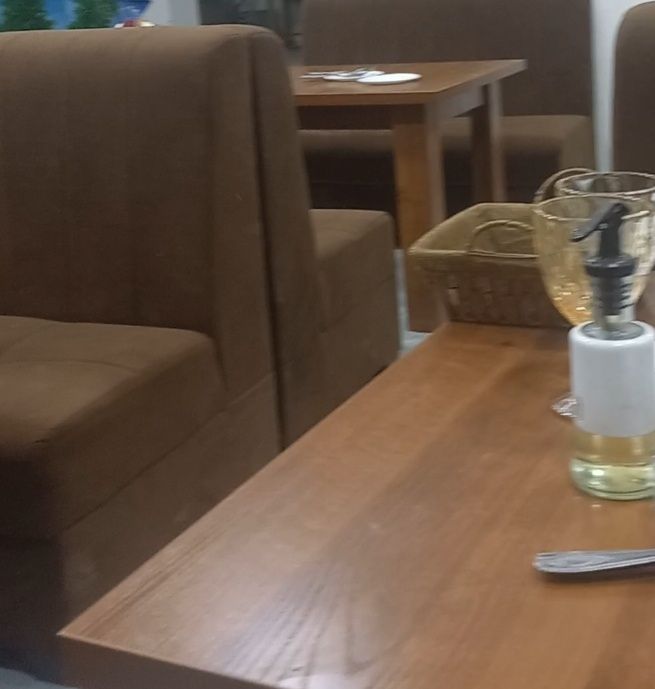 Kafe uchun yumshoq mebillar sotiladi 9 komplekt