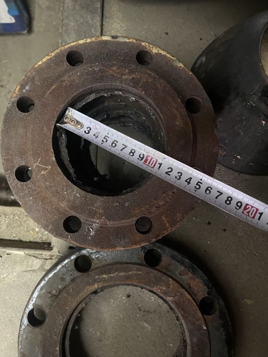 Флянцы стальные  разные диаметра