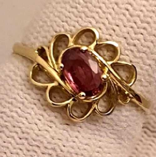 M55 Inel Aur Cu Safir Natural Rosu