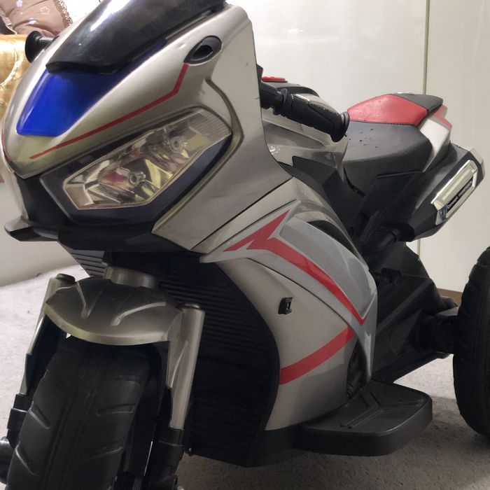 Motosiklar yangi hali ishlatilmagan