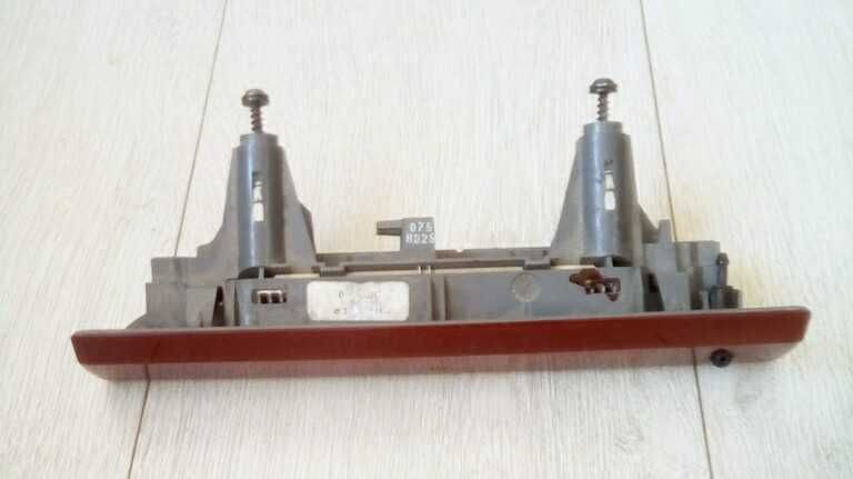 Продавам заден  трети стоп за Опел Астра - модел 2007г.