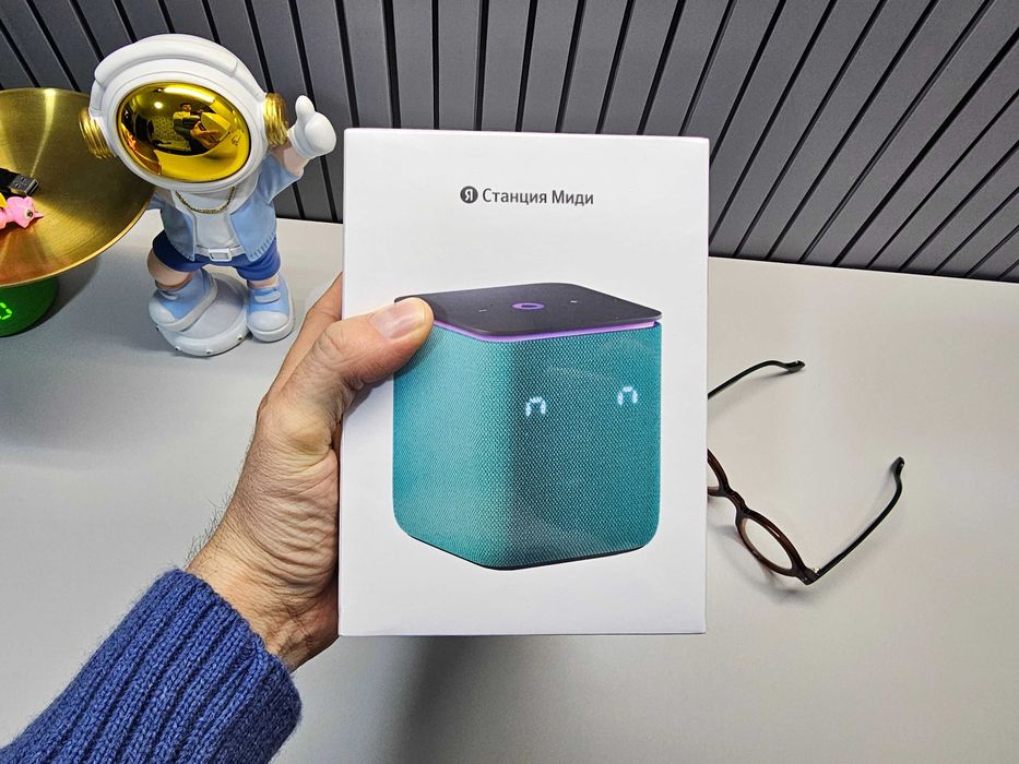 ПРОДАМ НОВЫЙ Яндекс Станция Миди (Умная колонка с Алисой).