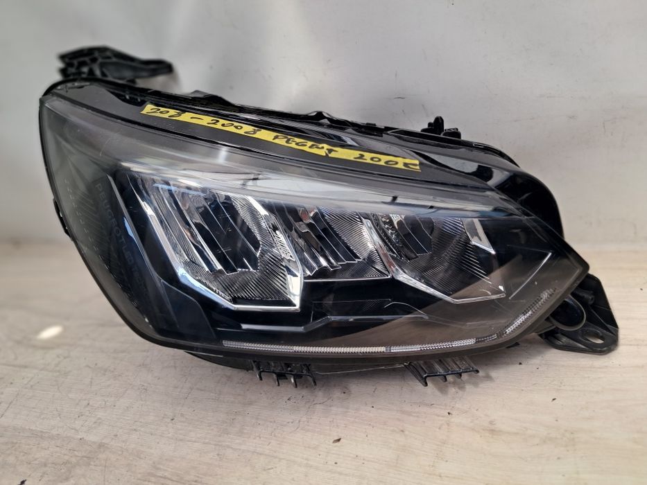 Фар Peugeot 208 Peugeot 2008 led 2022/2026г