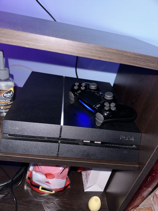 PlayStation 4 Отлично Състояние!