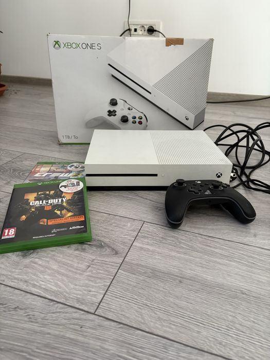 Consolă Xbox One S Full Box + Manetă + 2 Jocuri