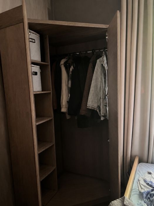 Продам шкаф спальный