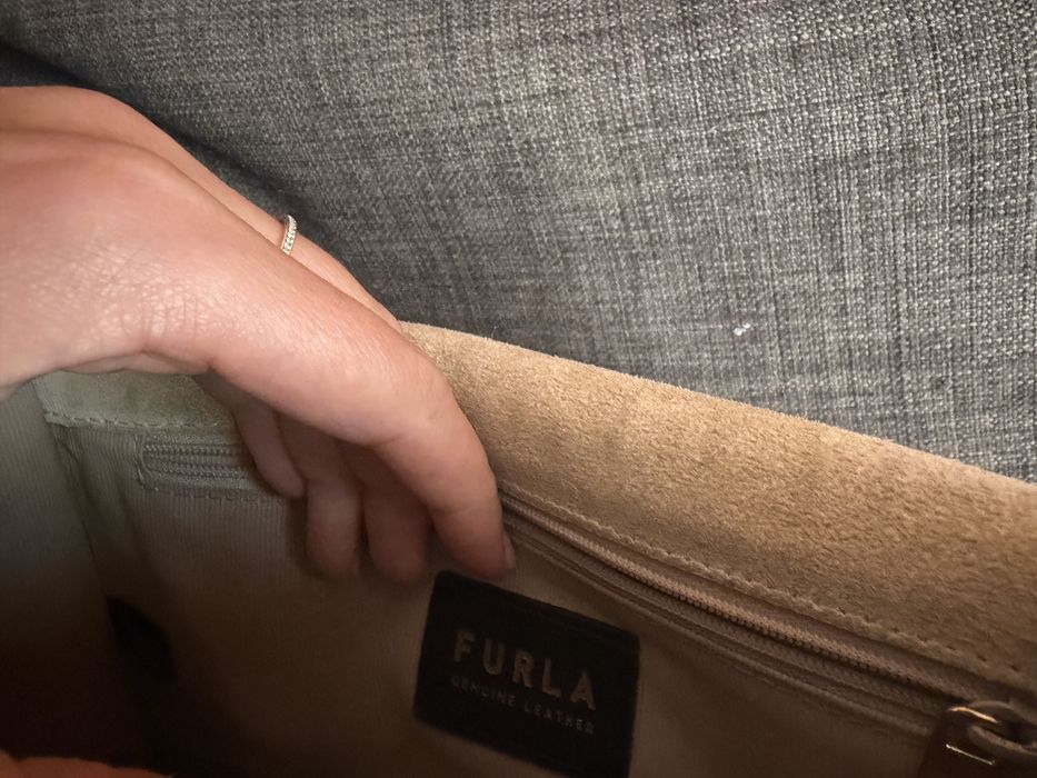 Furla чанта бежов цвят