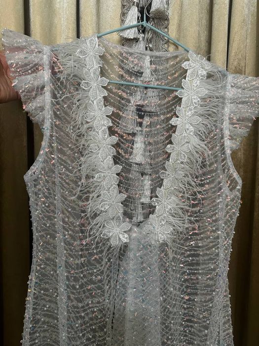 Toʻrli abaya, toshli