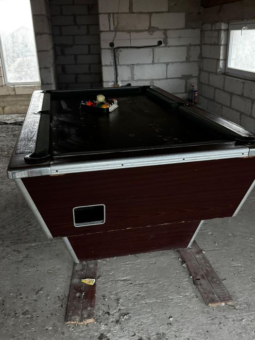 Vând masa de biliard