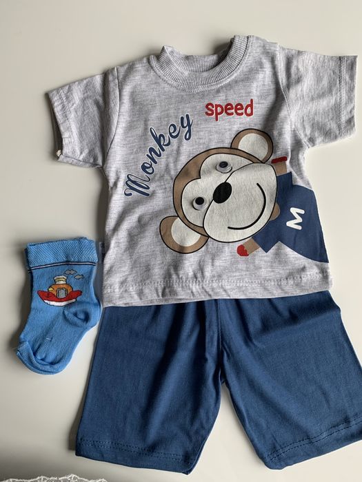 Тениска с къси панталонки и чорапки нови!