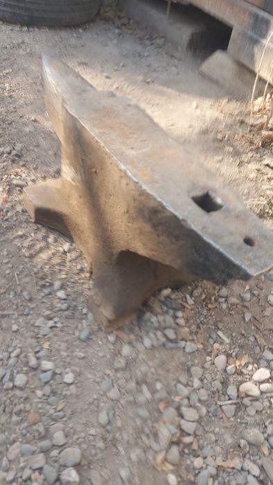 Наковальник      .