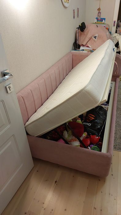 Продам 2 детские кровати с матрасами в хорошем состоянии.