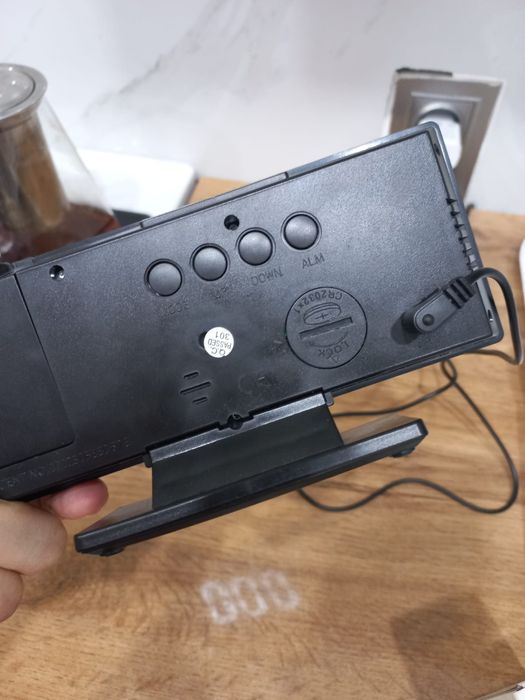 Электронные настольные часы