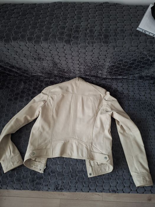 Geaca de damă Stradivarius,din piele crem