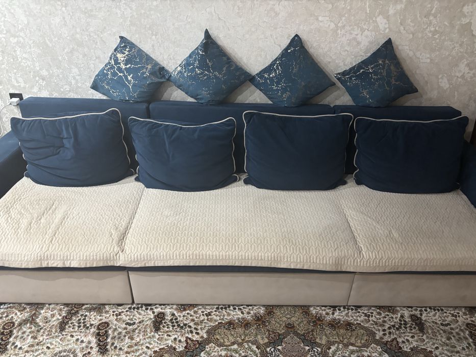 Диван в хорошем состачний