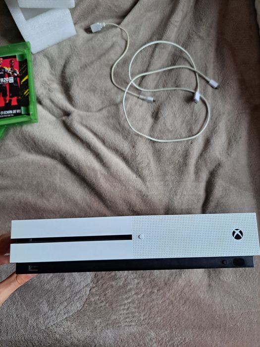 Vand Xbox One S  1 TB+volan myria