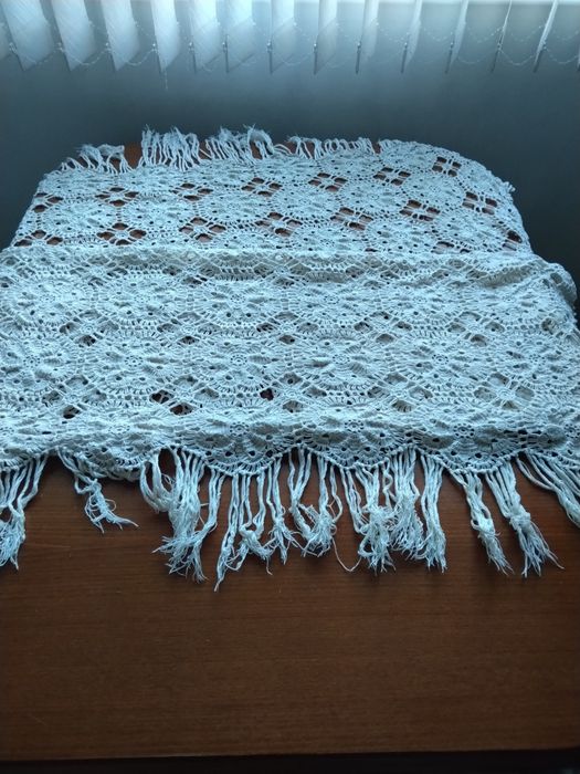 Продавам покривка плетена на една кука 160 х130 см