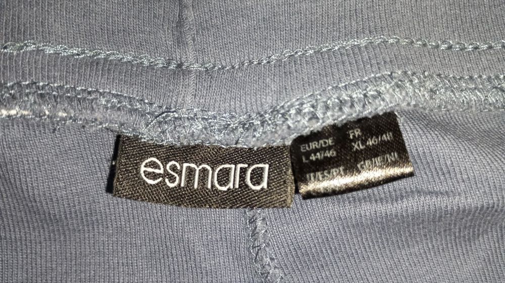 Pantaloni trei sferturi. 2 pereche.