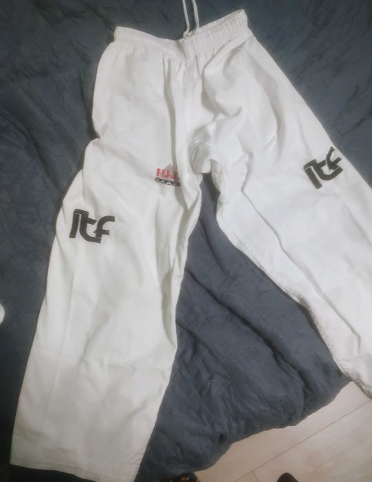 Добок за таекуондо с колан 40 лв