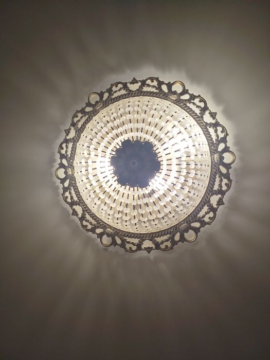 Продам люстру в зал