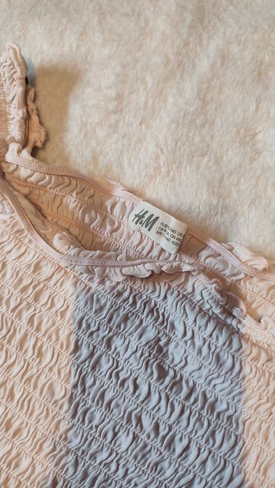 Летен кроп топ H&M с голи рамене и къс ръкав