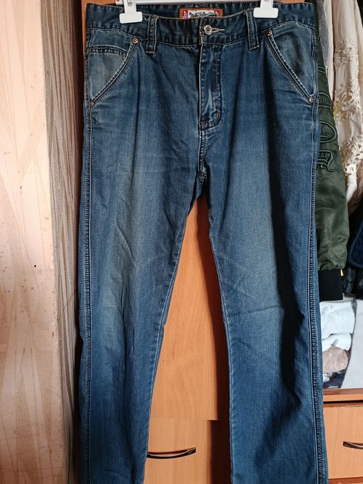 Мужские джинсы под Levi's