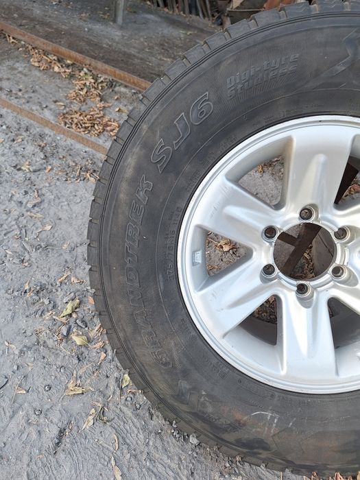 Продам шины с дисками,  можно без дисков.