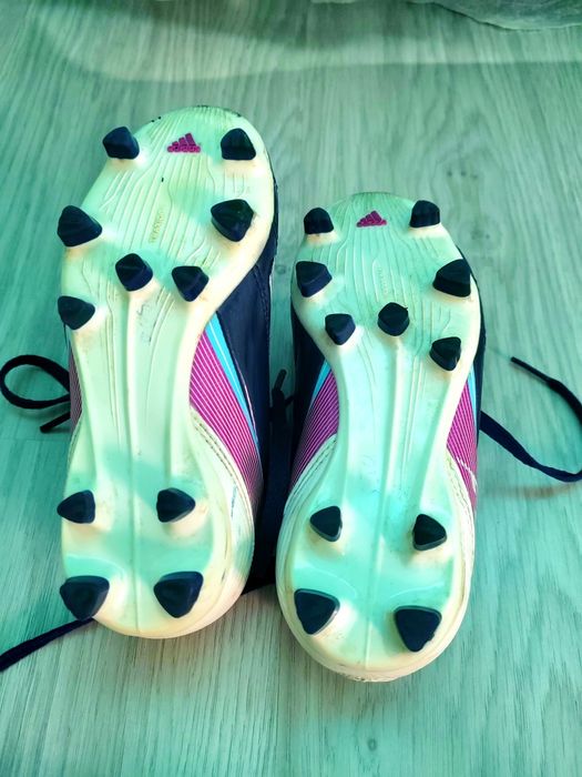 Продам бутсы фирма adidas