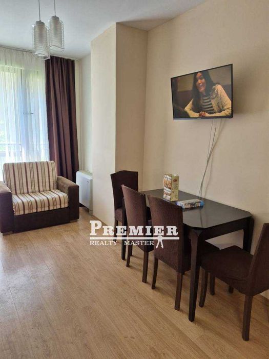 Продава се тристаен апартамент  в курорта Слънчев бряг.