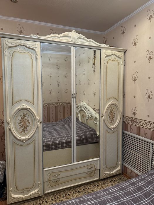 Спальный гарнитур