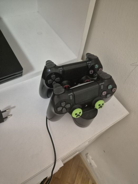 Продам ps4  pro.