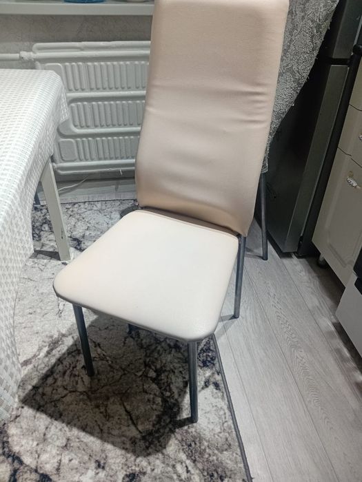 Бежевый кухонный стулья