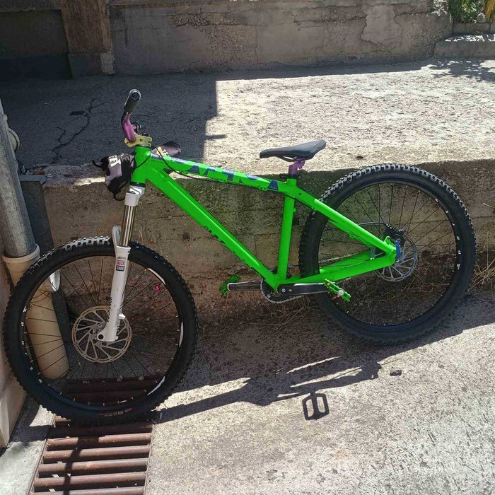 Продавам durt jump Scott