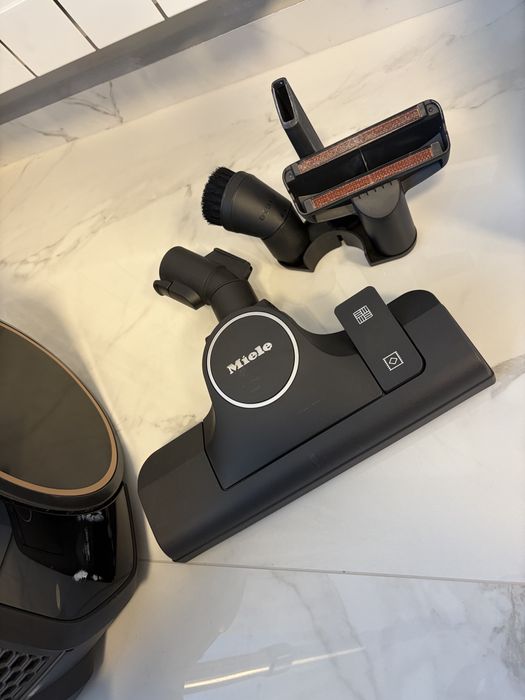 Прахосмукачка Miele Boost CX1 125 Gala Edition