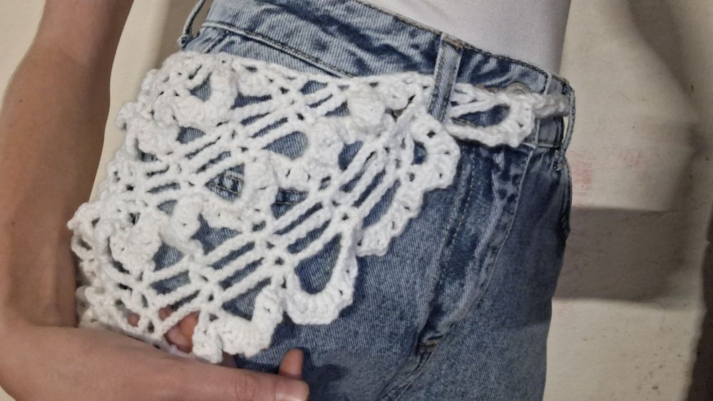Accesoriu croșetat pentru talie / Bandană - batistă dantelată