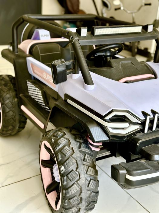 Детская машина на пульте