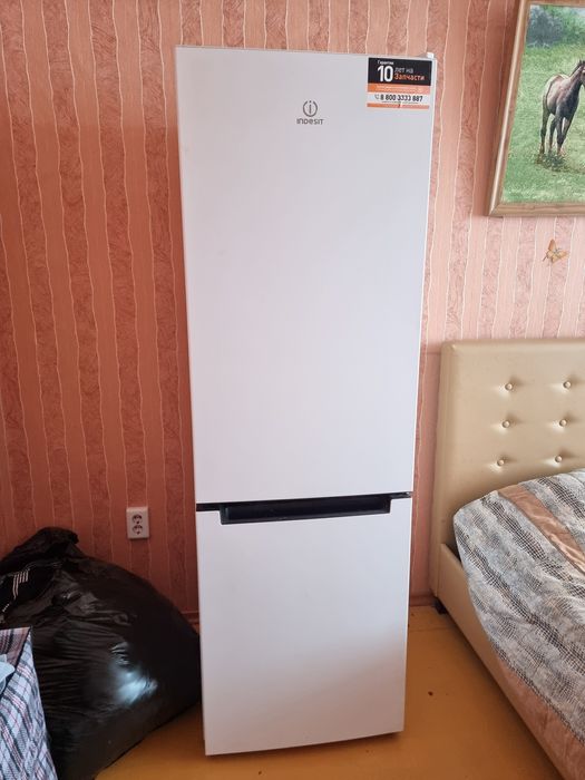 Холодильник indesit