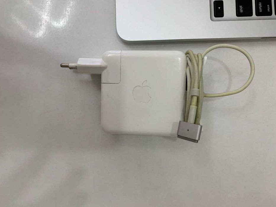 MacBook Pro 13 (Early 2015) / i5 / 8GB / 2k Retina