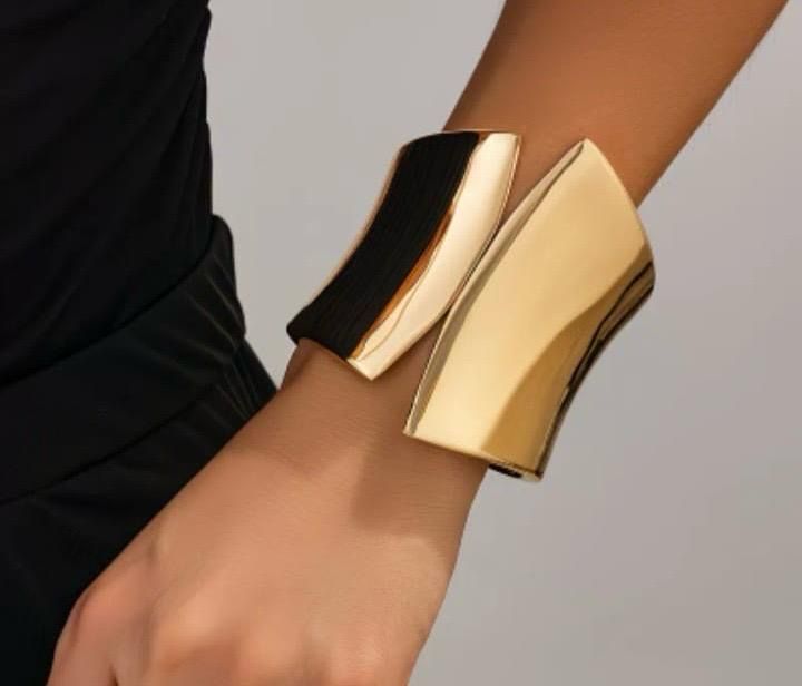 Бижутерия на подарок.