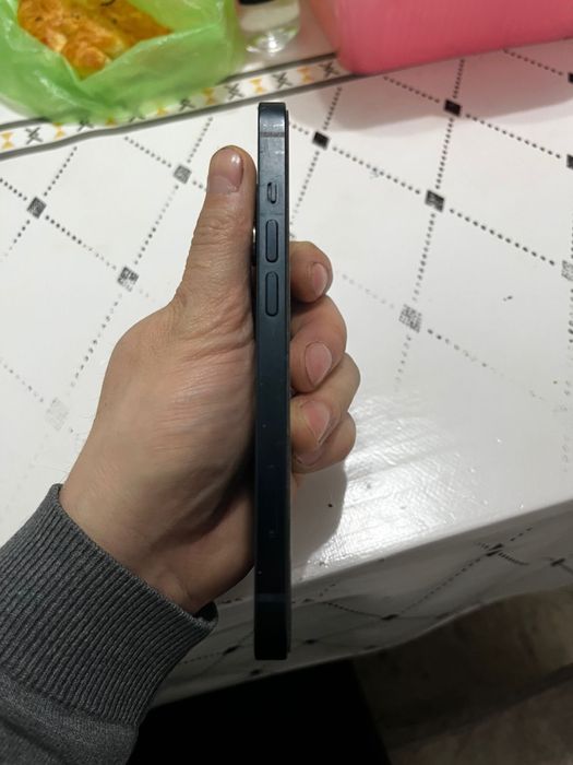 Айфон 13 продам 128гб с каробкой