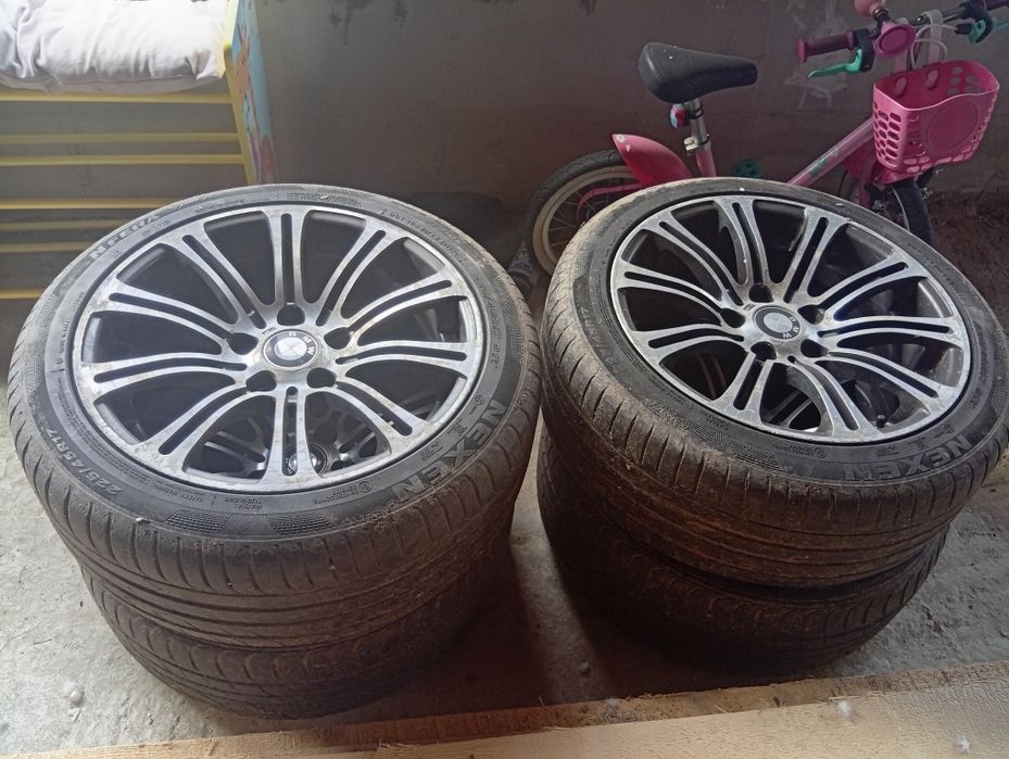 Vînd jante r17 cu cauciucuri nexen