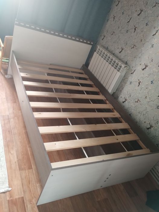 Кровать с матрасом