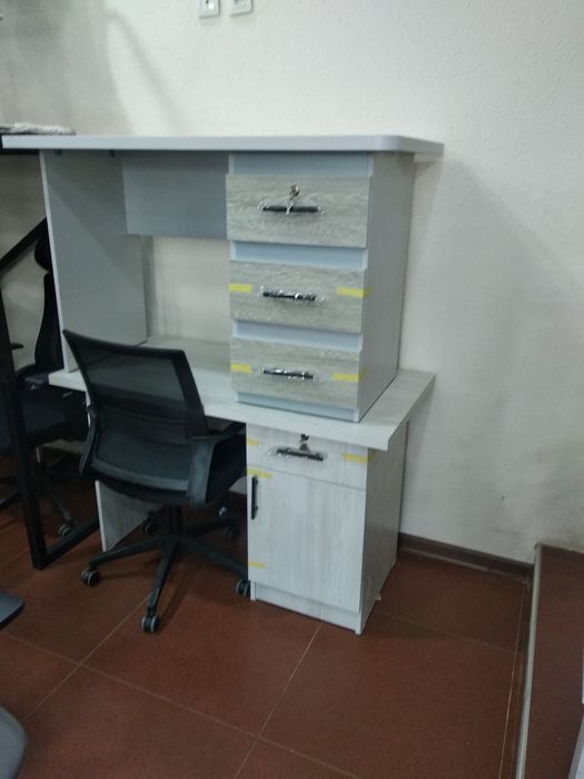 Kompyuter stoli, yozuv stol