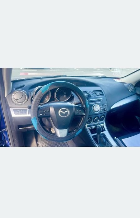 Vând Mazda 3 Berlina cu motor de 1.6 benzină (105 CP)
