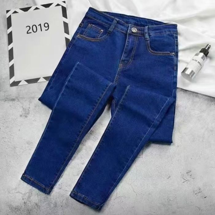 Джинсы с начесом новый 5000тг