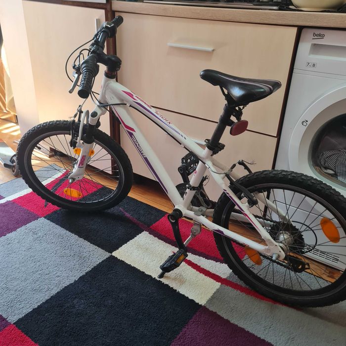 Bicicleta alba fete