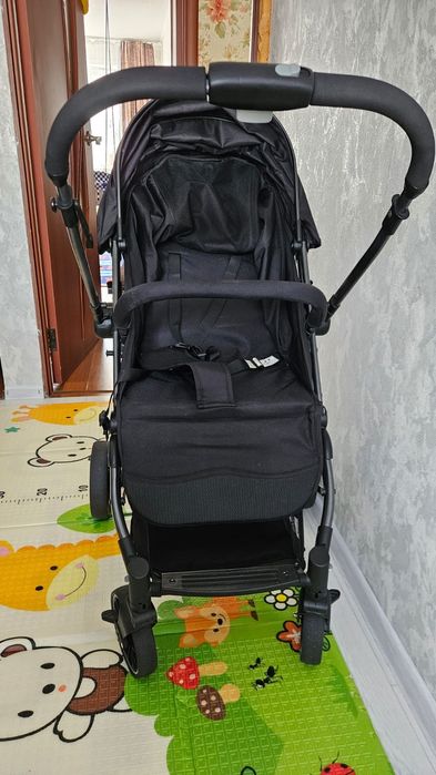 Всесезонная прогулочная коляска