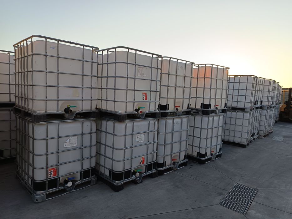 Бидони 1000 литра,IBC контейнери ,Цистерни един тон