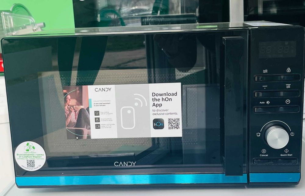 Микровълновата фурна с грил Candy Moderna, 700 W, 20л.